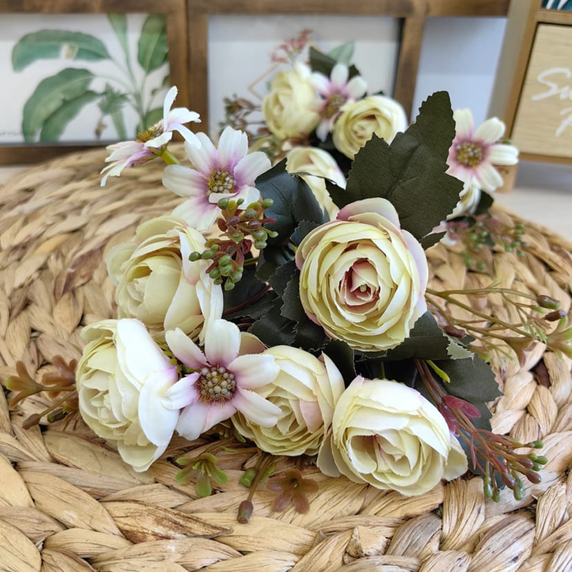 Искусственные цветы в Волгограде | Цветы искусственные «Камелии с мелкоцветом», сиренево-молочные, букет